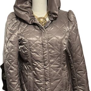 Chic Women's Quilted Puffer Jacket in Metallic Gray